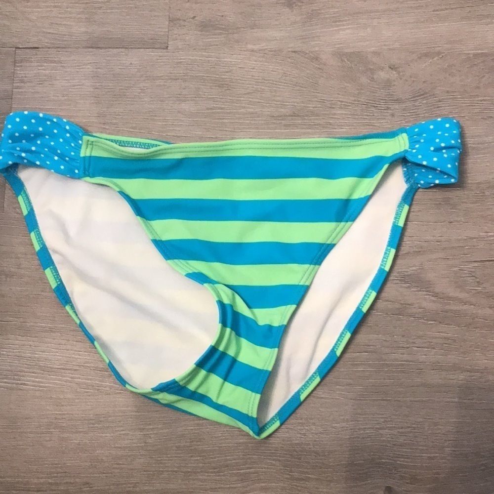 Bikini With Reversible Top - Picture 4 of 5